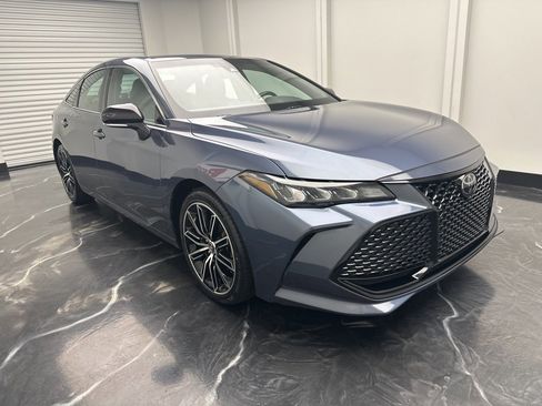 Used 2019 Toyota Avalon XSE image 2
