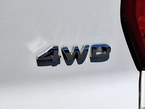Used 2018 Ford Explorer XLT w/ Equipment Group 202A AWD/4WD image 30