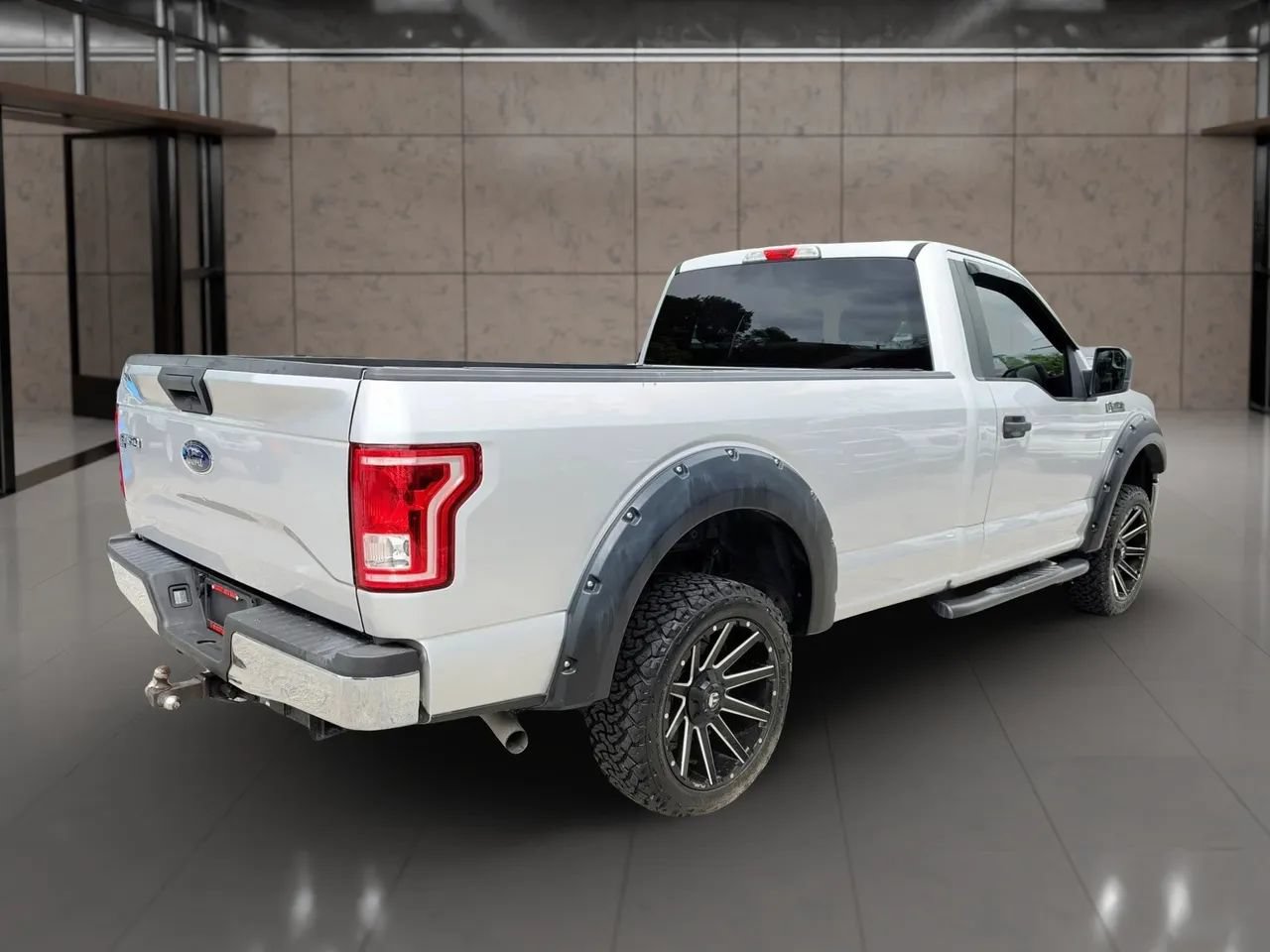 Used 2017 Ford F150 XLT RWD image 3
