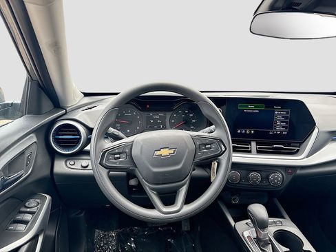 Used 2026 Chevrolet Trax LS w/ LS Convenience Package FWD image 21