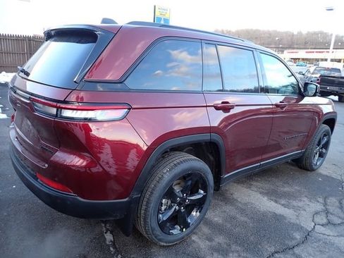 New 2025 Jeep Grand Cherokee Limited w/ Black Appearance Package AWD/4WD image 7