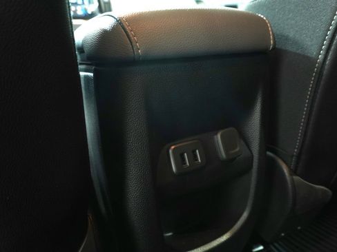 Used 2018 Chevrolet Colorado Z71 AWD/4WD image 12
