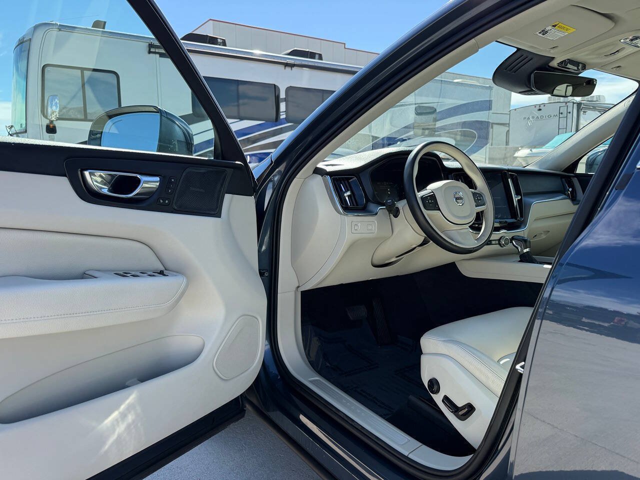 Used 2020 Volvo XC60 T5 Momentum w/ Protection Package Premier AWD/4WD image 15