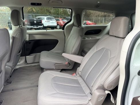 Used 2018 Chrysler Pacifica Touring Plus image 23
