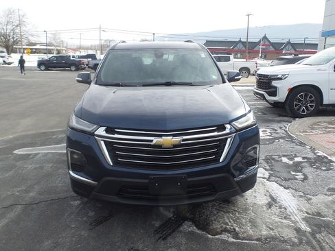 Used 2023 Chevrolet Traverse LT image 3