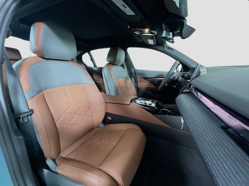 New 2026 BMW 550e xDrive w/ Executive Package image 31