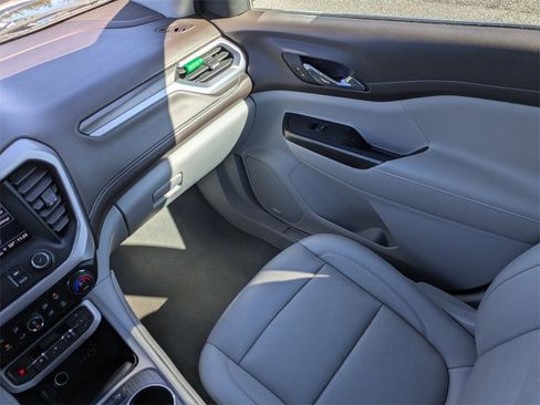 Used 2023 GMC Acadia SLT image 19