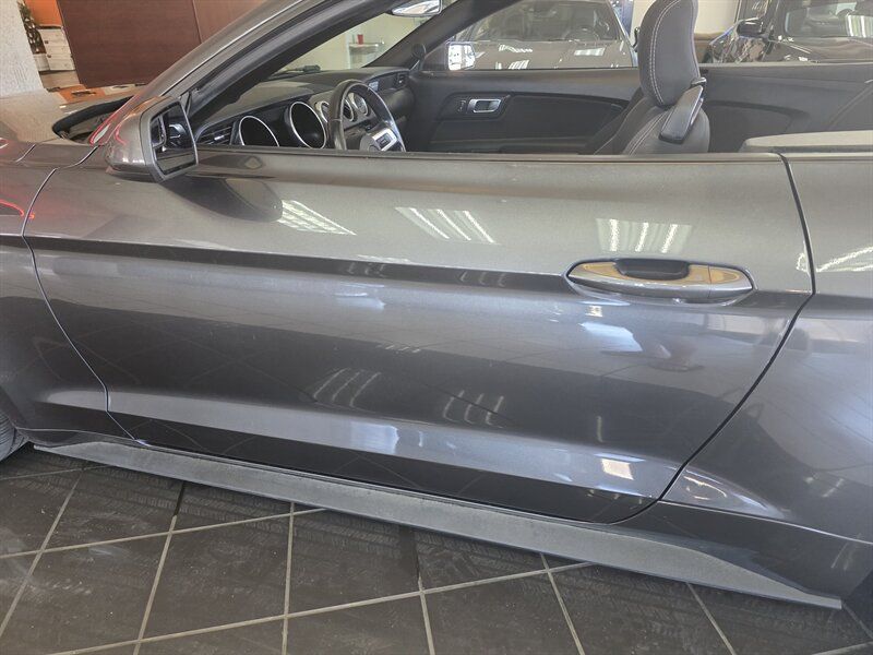 Used 2019 Ford Mustang Convertible RWD image 28