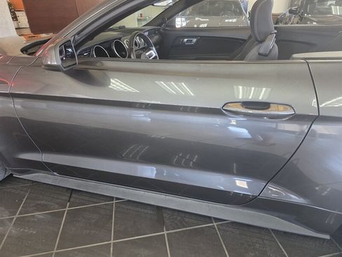 Used 2019 Ford Mustang Convertible RWD image 28