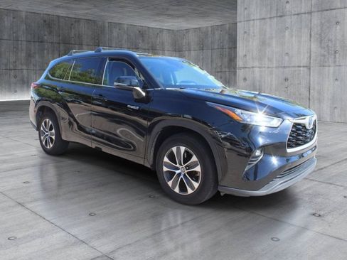 Used 2020 Toyota Highlander XLE FWD image 7