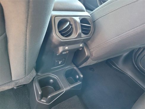 Used 2020 Jeep Wrangler Unlimited Sahara image 8