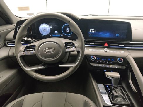 Used 2025 Hyundai Elantra SEL image 22