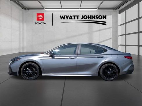 Used 2025 Toyota Camry SE FWD image 2