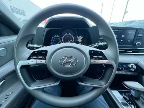 Used 2023 Hyundai Elantra Blue image 14