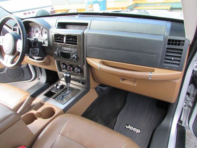 Used 2012 Jeep Liberty Limited AWD/4WD image 19