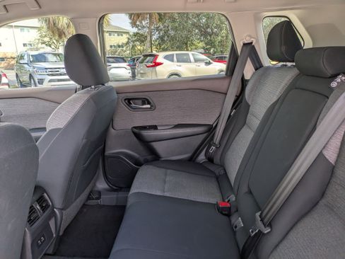 Used 2023 Nissan Rogue SV image 14