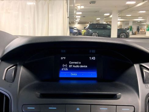 Used 2017 Ford Focus SE image 35