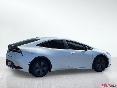Used 2025 Toyota Prius Plug-In Hybrid FWD image 4
