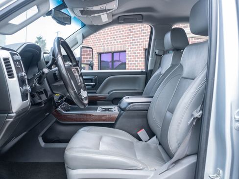 Used 2015 GMC Sierra 2500 SLT w/ Suspension Package, Off-Road image 16