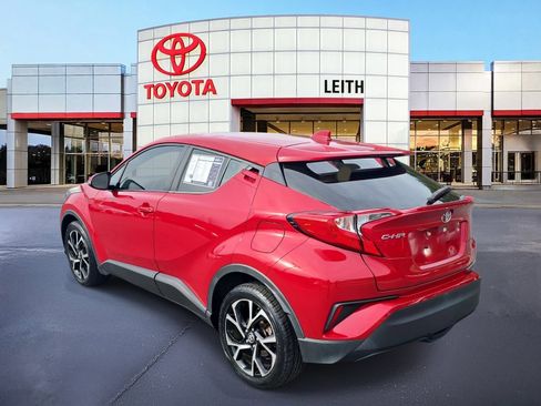 Used 2021 Toyota C-HR XLE image 7
