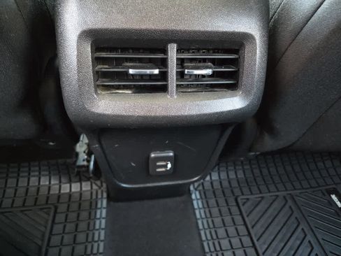 Used 2020 Chevrolet Equinox LS w/ LS Convenience Package FWD image 17