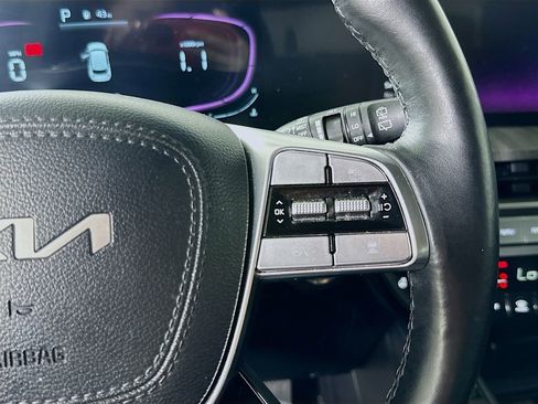 Used 2024 Kia Telluride EX w/ EX Captain's Chair Package image 24