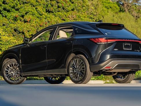 New 2026 Lexus RX 450h Luxury image 2