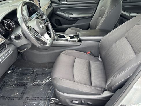 Used 2024 Nissan Altima 2.5 SV w/ SV Premium Package FWD image 13