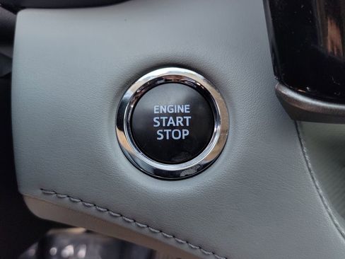 Used 2022 Toyota Highlander Limited image 9