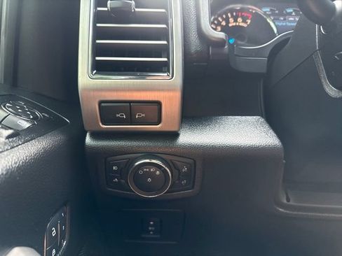 Used 2017 Ford F150 Platinum w/ Equipment Group 701A Luxury AWD/4WD image 28