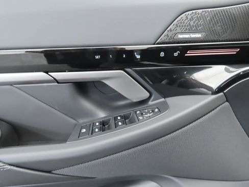 Certified 2025 BMW 530i image 24