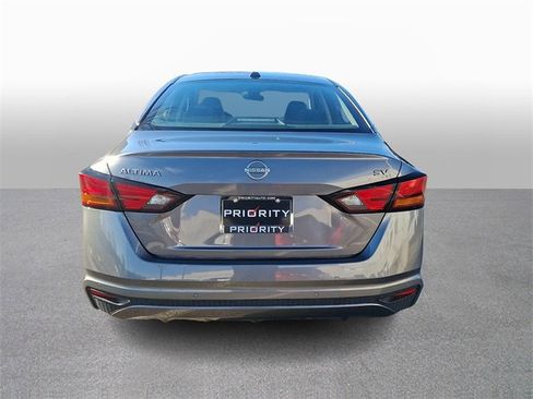 Used 2024 Nissan Altima 2.5 SV image 5