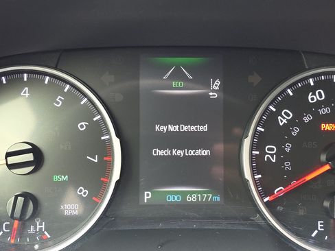 Used 2019 Toyota RAV4 XLE Premium FWD image 7