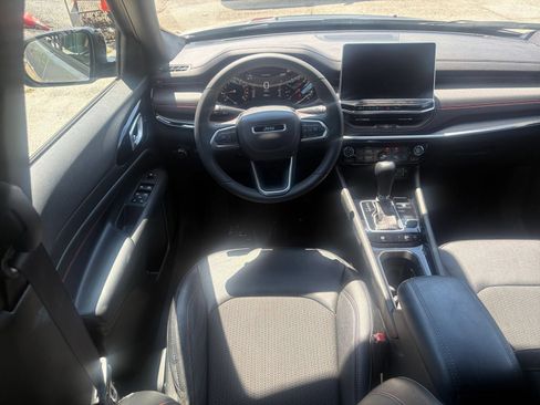 Used 2025 Jeep Compass Trailhawk AWD/4WD image 29