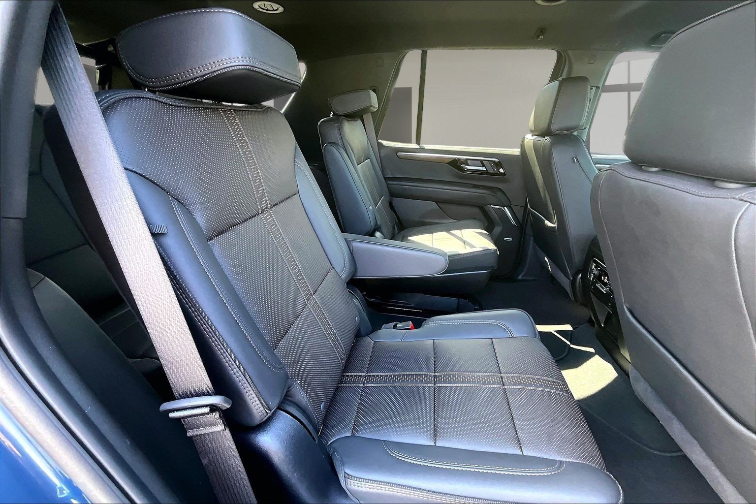 Used 2025 Chevrolet Tahoe High Country RWD image 27