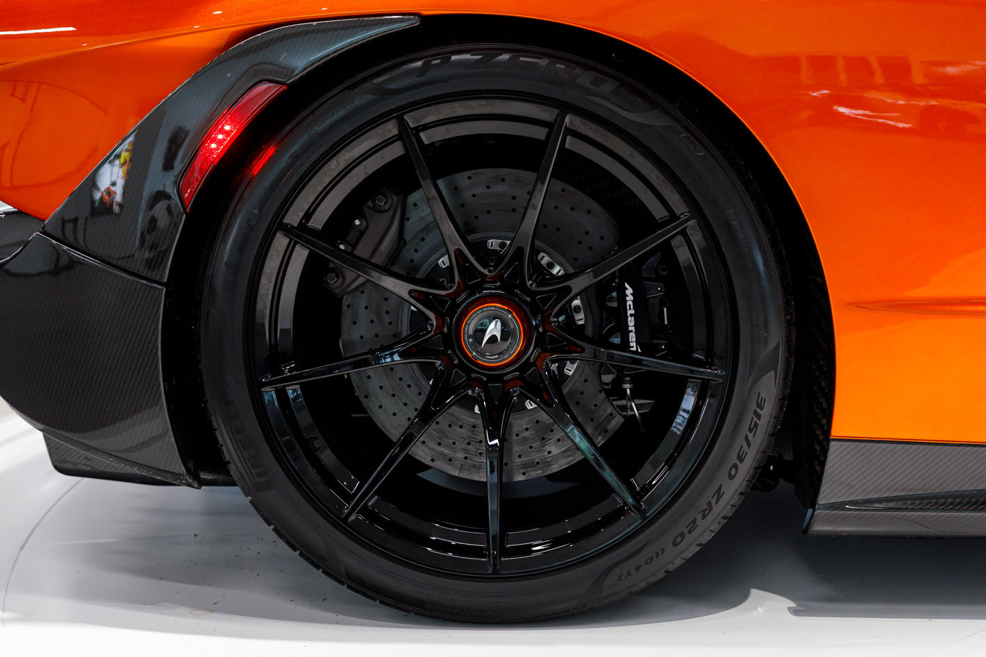Used 2019 McLaren Senna RWD image 32