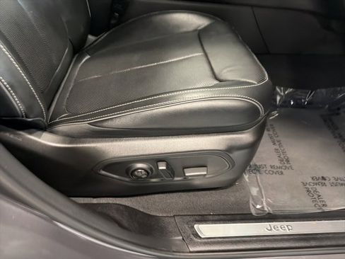 Used 2022 Jeep Grand Cherokee Overland image 16