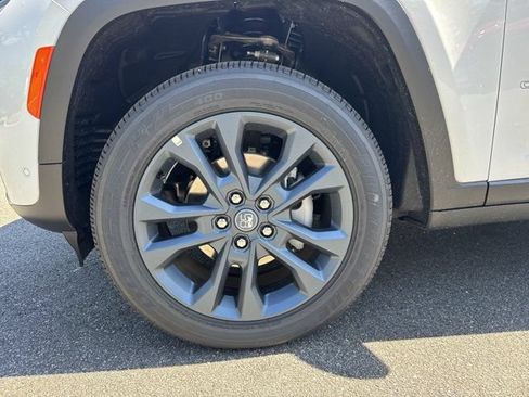 New 2026 Jeep Grand Cherokee Limited AWD/4WD image 11