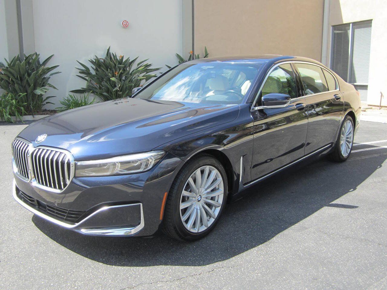 Used 2020 BMW 740i w/ Premium Package RWD image 7