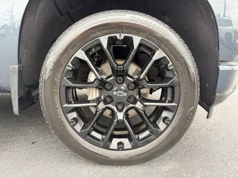 Used 2022 Chevrolet Silverado 1500 RST w/ LPO, Blackout Package AWD/4WD image 17