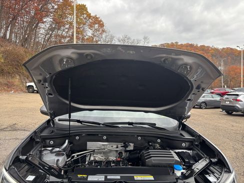 Used 2025 Volkswagen Atlas Cross Sport SE image 32