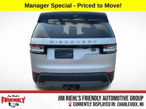 Used 2018 Land Rover Discovery SE image 4