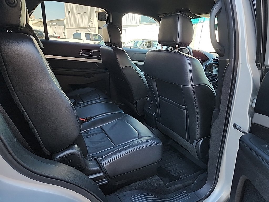 Used 2016 Ford Explorer XLT w/ Equipment Group 202A AWD/4WD image 33