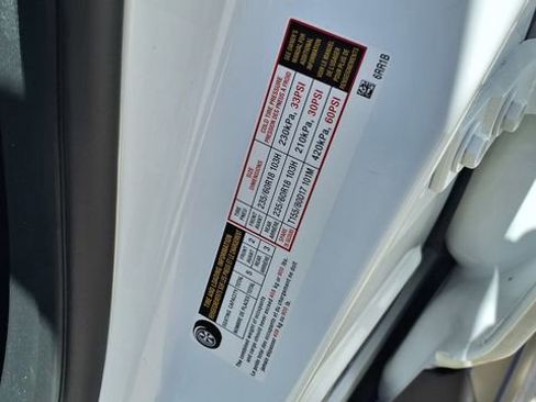 Used 2025 Nissan Rogue SV image 30