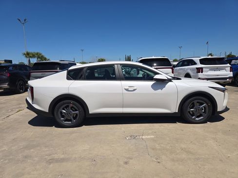 New 2026 Kia K4 FWD image 9