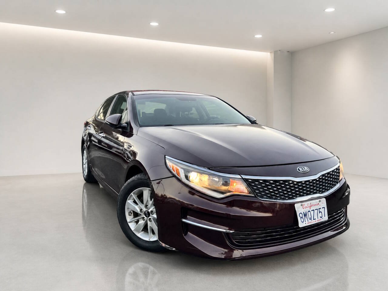 Used 2018 Kia Optima LX FWD image 1