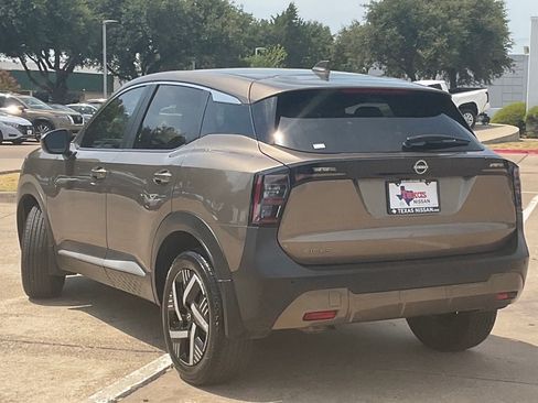 Used 2025 Nissan Kicks SV FWD image 6
