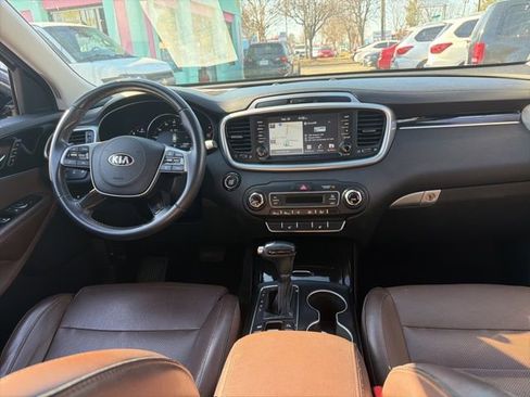 Used 2019 Kia Sorento SX image 18