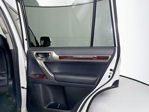 Used 2017 Lexus GX 460 Premium w/ Premium Package image 32