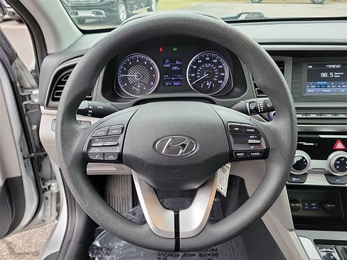 Used 2019 Hyundai Elantra SE image 20